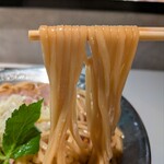 京都千丸 しゃかりき むらさき - 定番ラーメン・麺ズーム