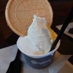 アリマ ジェラテリア スタジオーネ - タンサン煎餅トッピングはプラス30円