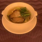 赤坂 四川飯店 - 鶏肉と椎茸のスープ