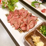 馳走かかしや - 馬タンの炙り刺