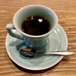 市川屋珈琲 - 市川ブレンド。ご主人のお兄さんの焼かれた清水焼のカップ＆ソーサー。¥600-。モーニングとセットだと¥500-。おかわりは¥350-。ネルで淹れる懐かしい風味