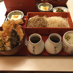 永坂更科 布屋太兵衛 - タラバ蟹足天丼と二色蕎麦