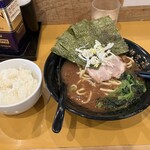 横浜家系ラーメン 麺家 福増 - 