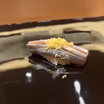 寺子屋 すし匠 - 小肌のにぎり（おぼろと柚子かけ）