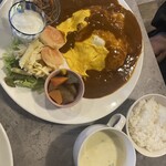 ダイニングカフェゆうなみ - カレーソースのオムライス