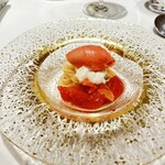 Ristorante Ecru - フルーツトマトのカッペリーニ
      ブラーダチーズ、ニンニク
      トマトのジェラート