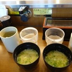 亀正くるくる寿司 - （2014/5月）味噌汁、水、お茶はセルフサービスで無料