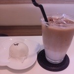 茶緣 - 黒ごま饅頭とカフェオレ