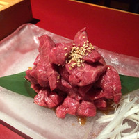 焼肉 綾小路 - 炙りユッケ