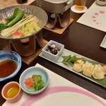 曲水の庭 ホテル玉泉 - 吸物代　いかげそワンタンと地鶏