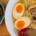 麺屋 だいくう - 博多味玉中華そば（大盛り）　左