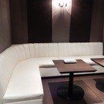 Sushi Dining Kugi - 喫煙用のソファー席