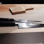 Sushi Dining Kugi - カウンター前の調理場