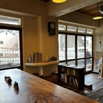 そば切り 山親爺 - 店内　懐かしいボンボン時計がカチカチと音を奏でます