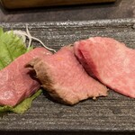 飛騨牛一頭家 馬喰一代 - 飛騨牛刺身風盛り