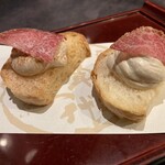 飛騨牛一頭家 馬喰一代 - お通し
      に、肉が乗ってる！