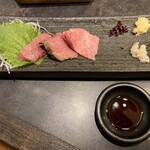 飛騨牛一頭家 馬喰一代 - 飛騨牛刺身風盛り