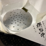 飛騨牛一頭家 馬喰一代 - 鍋はIH、器は美濃和紙
      破れないなんてすごい