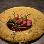 箸とフォーク - お肉の奥のクリーム色のは、ポテトでした。ブラックペッパーの辛みをポテトで調節して頂きます。