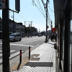 弘明寺丿貫 - 店前は鎌倉街道