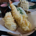 TSUMUGI - 天ぷらアップ✨海老もブリっとして美味、鱈とホタテも✨ピーマン、 かぼちゃはとても甘くて絶品✨