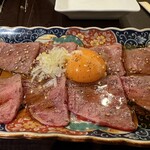 焼肉塊肉 おお津 - 炙りユッケ