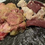 焼肉塊肉 おお津 - ニンニク肉盛り、ホルモン盛り