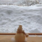 別邸 仙寿庵 - このような、子どもが好きそうな置物が飾ってあります。