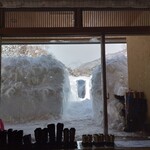 別邸 仙寿庵 - 様々なサイズの長靴、雪遊びのいろいろな道具も沢山置いてあります。