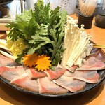 横浜紅葉坂日本酒 ふじひら - 【鍋】寒鰤しゃぶしゃぶ。これも冬の名物。これを食べないと年越しできません。