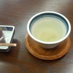 栄屋ホテル - ウェルカム菓子＆梅こぶ茶