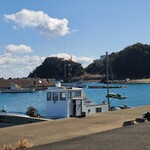 西村食堂 - 目の前に石鏡漁港があります。