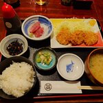 宗平 - ヒレカツランチ900円、ご飯半分