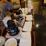 宗平 - セルフサービスの無料コーヒーとお水、お茶は配膳されますがお水はセルフ