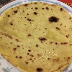 インド料理 パリワル - 確かに真っ黄黄なマッキッキロティ(ベタでスミマセン)