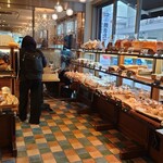 ラトリエ･デュ･パン - 店舗入口から