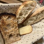 カタネカフェ - クロワッサンの他のパン   写真ではバケット2本入ってますが、1人1本です