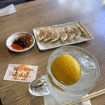 餃子酒場 たっちゃん - 檸檬フィズ２杯目と餃子