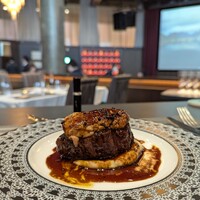 俺のフレンチ グランメゾン 大手町 - 『牛フィレ肉とフォアグラのロッシーニ、黒トリュフソース』