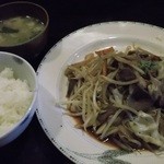 目黒港屋 - ジンギスカン炒め定食（800円）