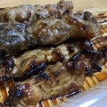 炭火やきとり 鳥信 - タレ焼きは粉山椒をかけて頂くのが好みです
