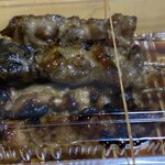 炭火やきとり 鳥信 - 鶏モモ　タレ焼き
      タレの焦げた部分が美味しいです