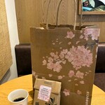 スターバックスコーヒー - ドリンク写真:お店で※桜のショッパーになった♬