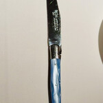 オオハラ エ シーアイイー - ラギオールのナイフ。柄の色を自分で選ばせてもらえます。
      2025年2月22日