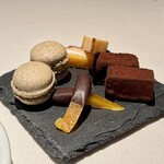 オオハラ エ シーアイイー - Boisson et Mignardises 食後のお飲み物と小菓子
      2025年2月22日