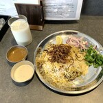 ジョニーのビリヤニ - マトンビリヤニ+ラッシー