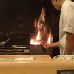 ぎんざ 一二岐 - 藁で鰹を焼く！