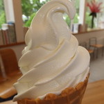 バーンズ - 濃厚ミルク　キングワッフルコーン　４２０円のアップ　【　２０１４年７月　】