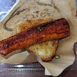 浅草うなな - うなぎの焼おにぎり アップ