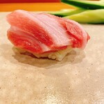 天寿し - 大トロ。塩味も美味。